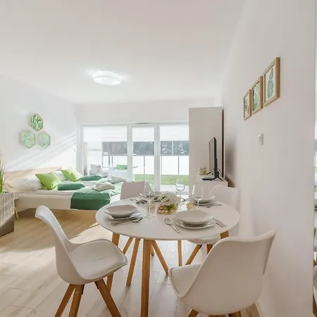 Aparthotel Ustronie 20 M Do Plazy 3*