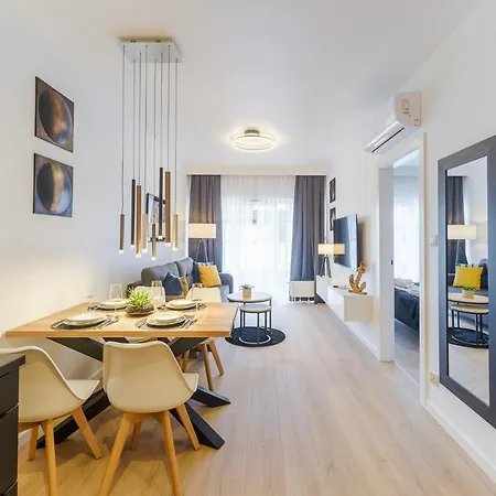 Aparthotel Ustronie 20 M Do Plazy 3*